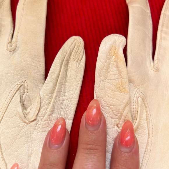 Vintage 50s 60s Goatskin Leather Gloves with Embroidered Trim – Cream – Small - Picture 5 of 7